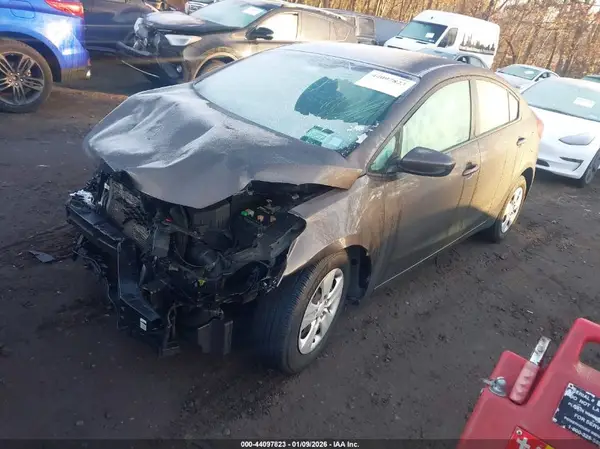 3KPFK4A76HE069401 2017 KIA FORTE - Image 2