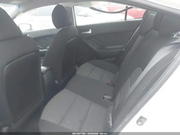 3KPFK4A76HE069527 2017 KIA FORTE - Image 8