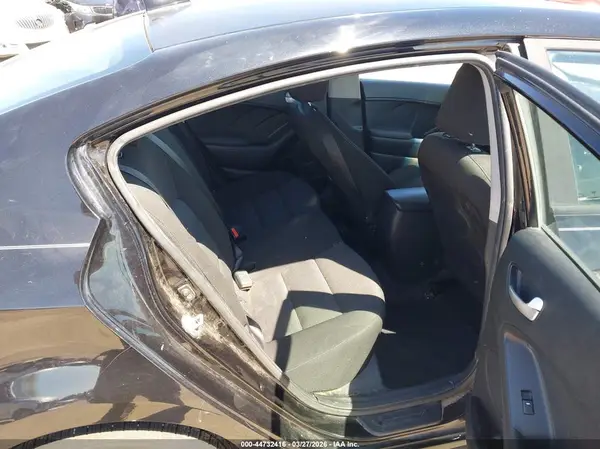 3KPFK4A76HE070001 2017 KIA FORTE - Image 8