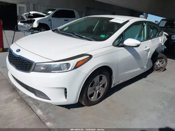 3KPFK4A76HE071505 2017 KIA FORTE - Image 2