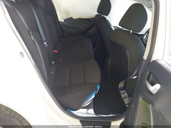 3KPFK4A76HE071505 2017 KIA FORTE - Image 8