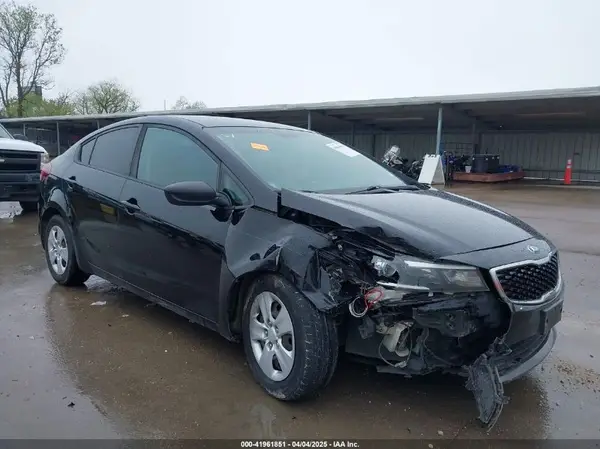3KPFK4A76HE071620 2017 KIA FORTE - Image 1