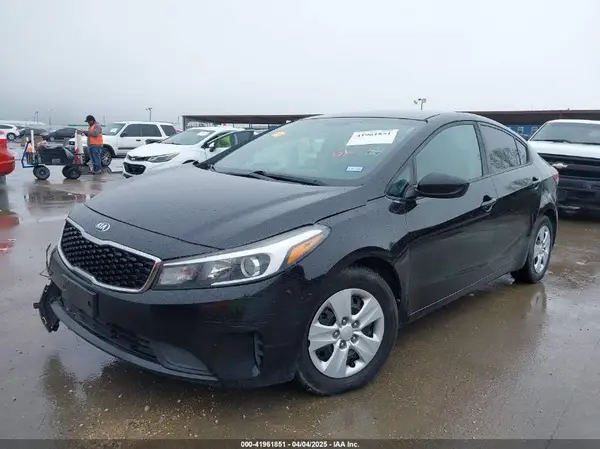 3KPFK4A76HE071620 2017 KIA FORTE - Image 2