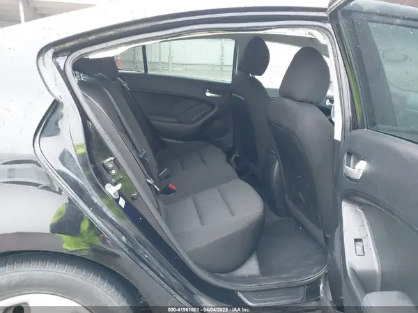 3KPFK4A76HE071620 2017 KIA FORTE - Image 8