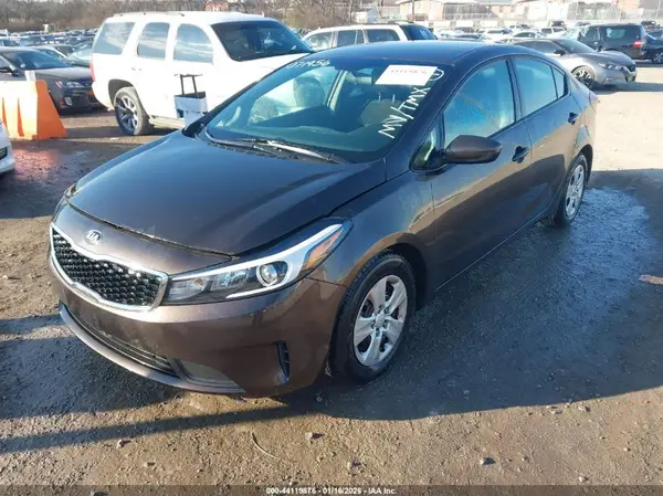 3KPFK4A76HE071956 2017 KIA FORTE - Image 2