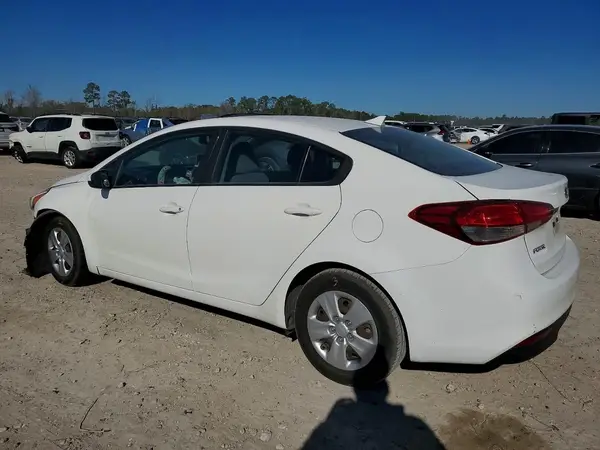3KPFK4A76HE074873 2017 KIA FORTE - Image 2