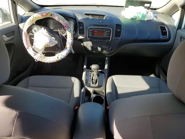 3KPFK4A76HE074873 2017 KIA FORTE - Image 8