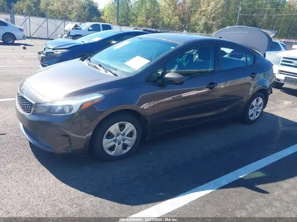 3KPFK4A76HE077370 2017 KIA FORTE - Image 2