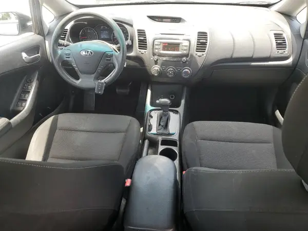 3KPFK4A76HE077823 2017 KIA FORTE - Image 8