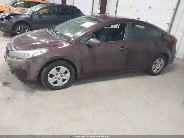 3KPFK4A76HE078812 2017 KIA FORTE - Image 2