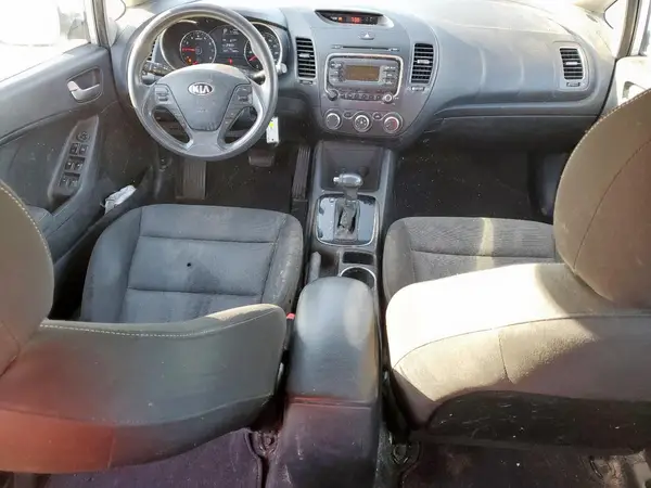 3KPFK4A76HE078826 2017 KIA FORTE - Image 8