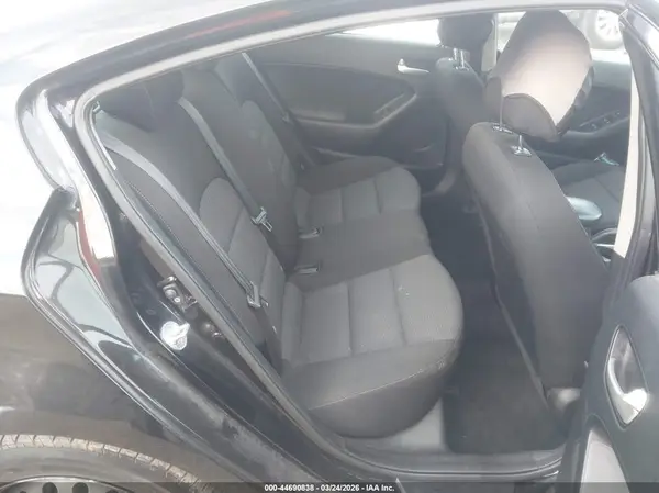 3KPFK4A76HE081130 2017 KIA FORTE - Image 8