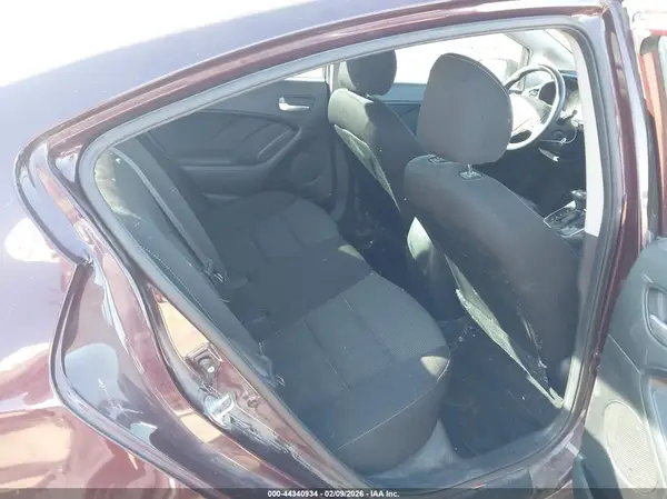 3KPFK4A76HE081404 2017 KIA FORTE - Image 8