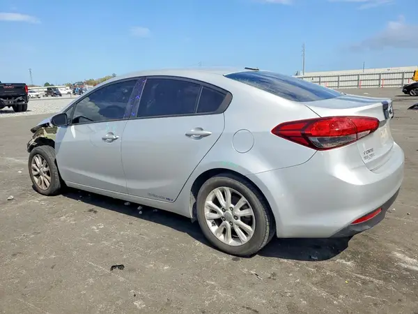 3KPFK4A76HE082519 2017 KIA FORTE - Image 2