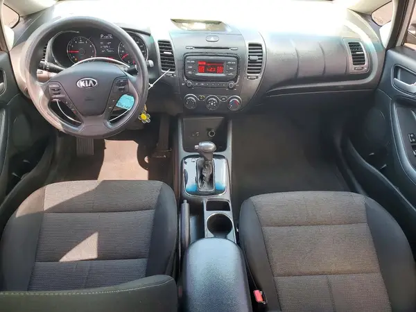 3KPFK4A76HE082519 2017 KIA FORTE - Image 8