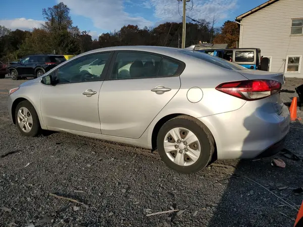 3KPFK4A76HE082763 2017 KIA FORTE - Image 2