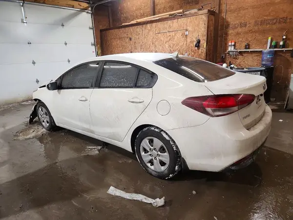 3KPFK4A76HE082830 2017 KIA FORTE - Image 2