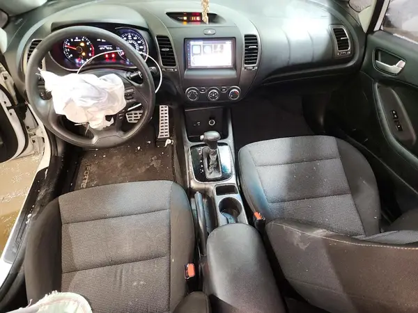 3KPFK4A76HE082830 2017 KIA FORTE - Image 8