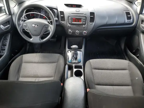 3KPFK4A76HE083430 2017 KIA FORTE - Image 8