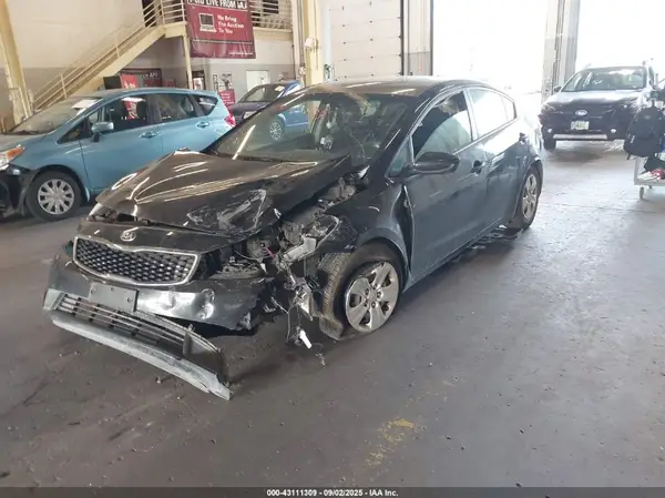3KPFK4A76HE084352 2017 KIA FORTE - Image 2