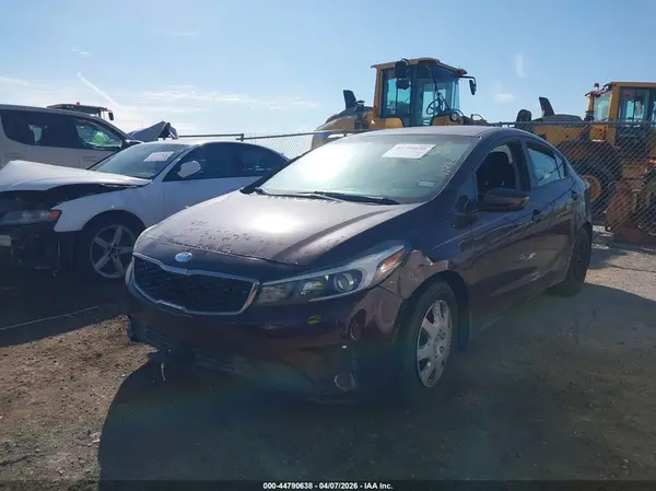 3KPFK4A76HE084724 2017 KIA FORTE - Image 2