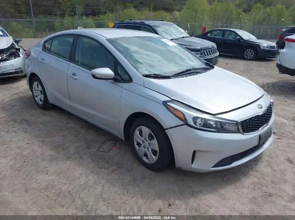 3KPFK4A76HE084786 2017 KIA FORTE - Image 1
