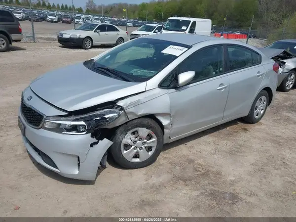 3KPFK4A76HE084786 2017 KIA FORTE - Image 2
