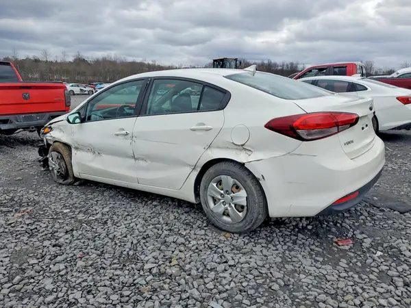 3KPFK4A76HE085095 2017 KIA FORTE - Image 2