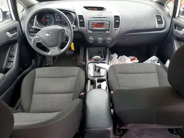 3KPFK4A76HE085095 2017 KIA FORTE - Image 8