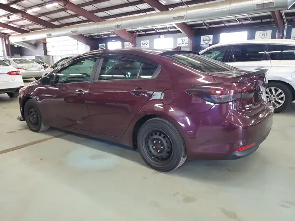 3KPFK4A76HE085453 2017 KIA FORTE - Image 2