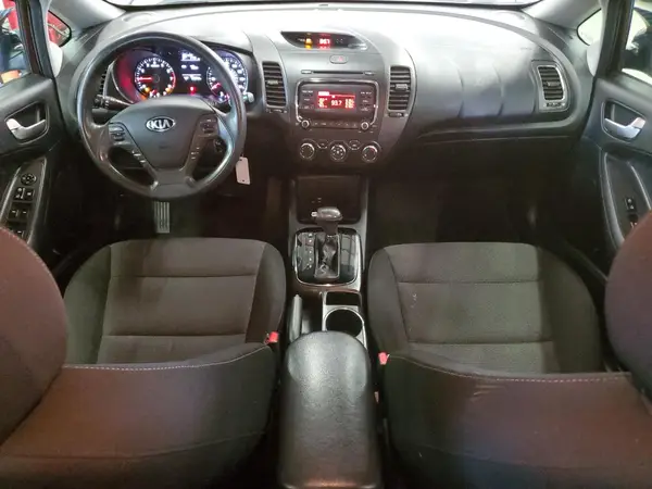 3KPFK4A76HE085453 2017 KIA FORTE - Image 8