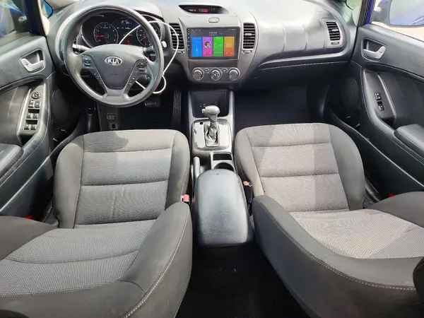 3KPFK4A76HE085565 2017 KIA FORTE - Image 8