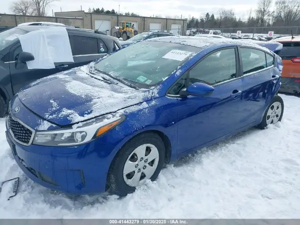 3KPFK4A76HE085680 2017 KIA FORTE - Image 2