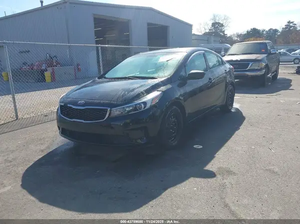 3KPFK4A76HE085713 2017 KIA FORTE - Image 2