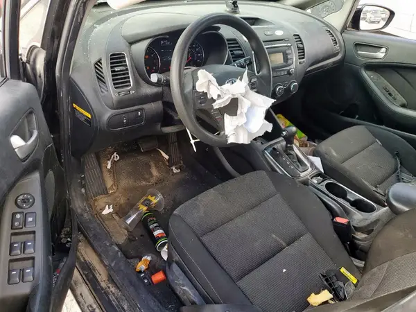 3KPFK4A76HE086358 2017 KIA FORTE - Image 8