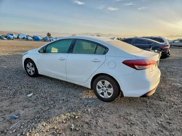 3KPFK4A76HE087686 2017 KIA FORTE - Image 2