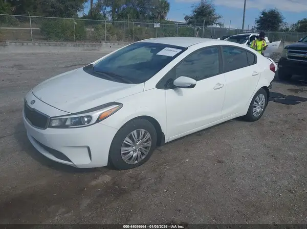 3KPFK4A76HE087882 2017 KIA FORTE - Image 2