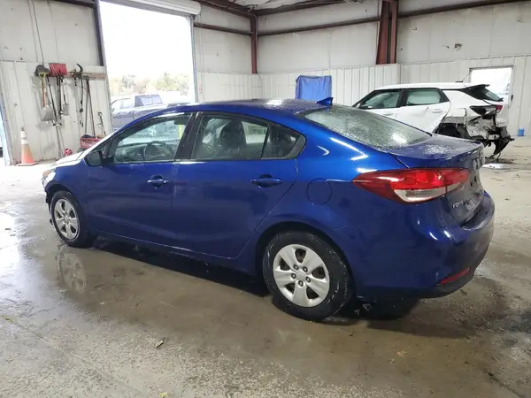 3KPFK4A76HE090085 2017 KIA FORTE - Image 2