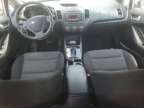 3KPFK4A76HE090667 2017 KIA FORTE - Image 8