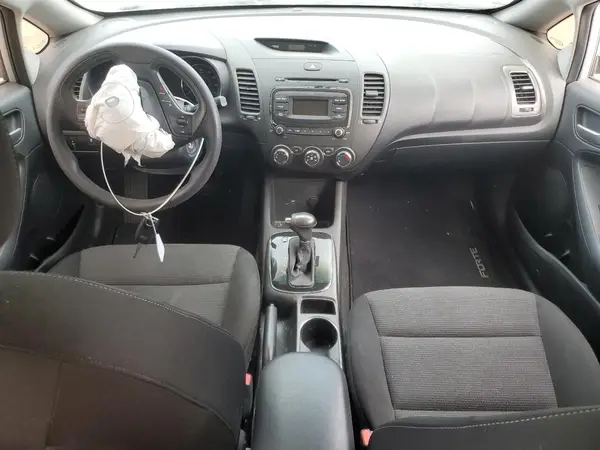 3KPFK4A76HE094976 2017 KIA FORTE - Image 8