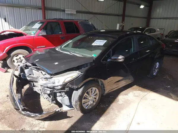 3KPFK4A76HE095142 2017 KIA FORTE - Image 2