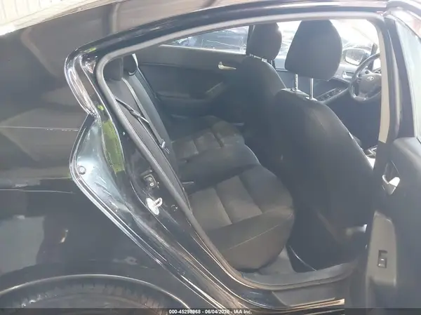 3KPFK4A76HE095142 2017 KIA FORTE - Image 8