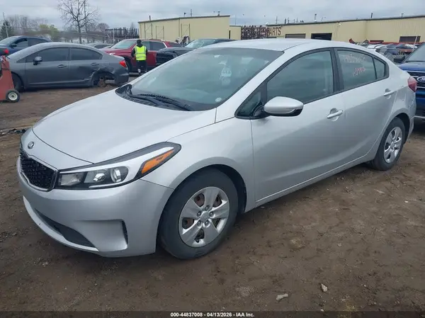 3KPFK4A76HE098736 2017 KIA FORTE - Image 2
