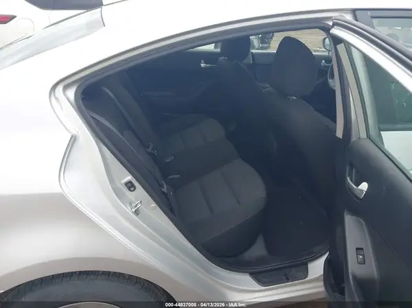 3KPFK4A76HE098736 2017 KIA FORTE - Image 8