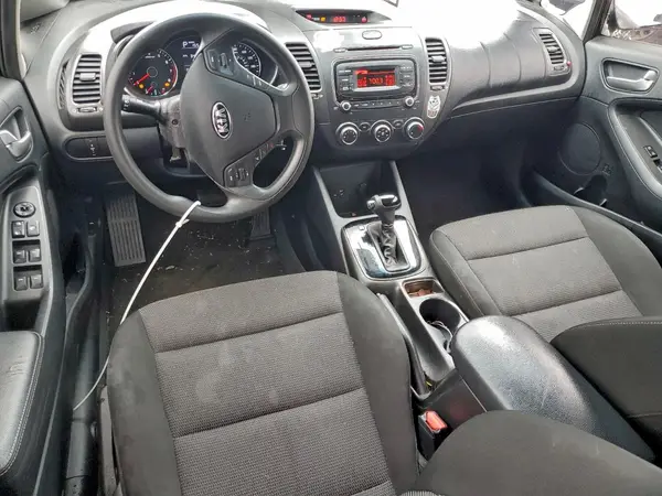 3KPFK4A76HE099420 2017 KIA FORTE - Image 8