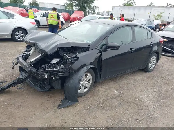 3KPFK4A76HE099675 2017 KIA FORTE - Image 2