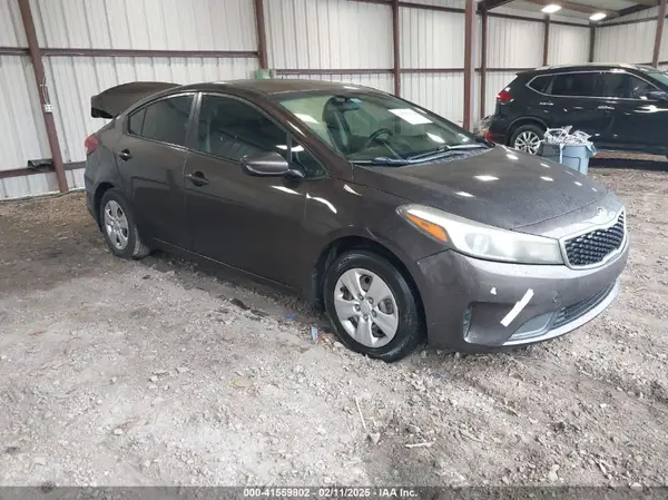 3KPFK4A76HE100498 2017 KIA FORTE - Image 1