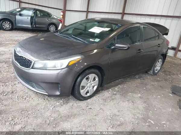 3KPFK4A76HE100498 2017 KIA FORTE - Image 2