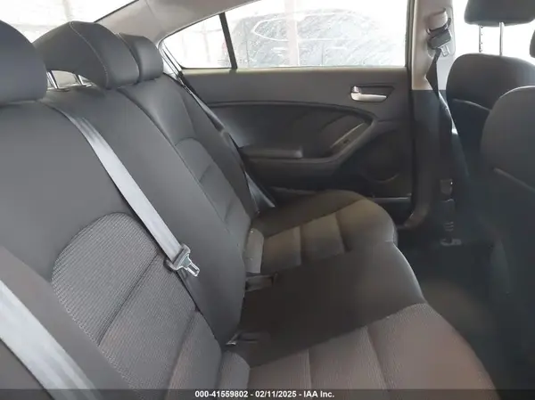 3KPFK4A76HE100498 2017 KIA FORTE - Image 8