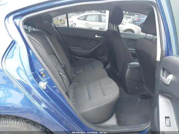 3KPFK4A76HE100890 2017 KIA FORTE - Image 8